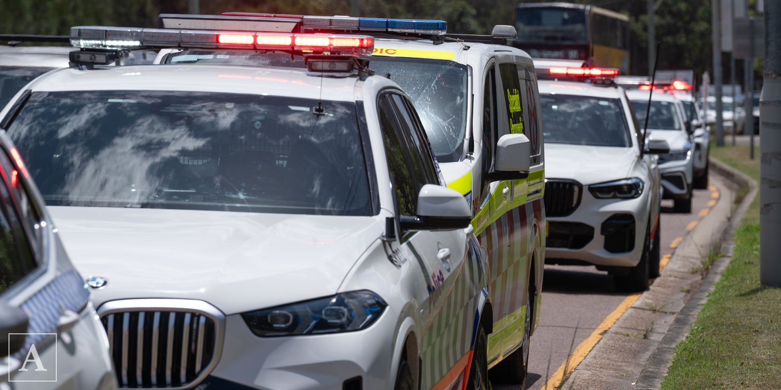 NSW Police and NSW Ambulance at Pittwater Road, North Narrabeen NSW Police and NSW Ambulance at Pittwater Road, North Narrabeen