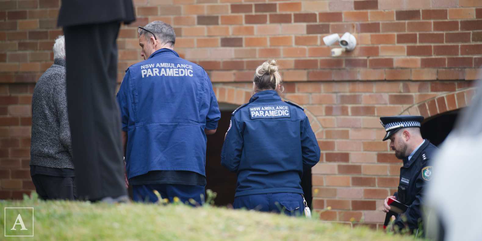 NSW Police and NSW Ambulance at Carpenter Crescent, Warriewood